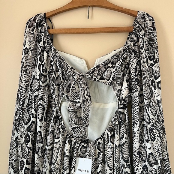 Forever 21 Gray Snakeskin Baby Doll Mini Dress - Picture 4 of 5